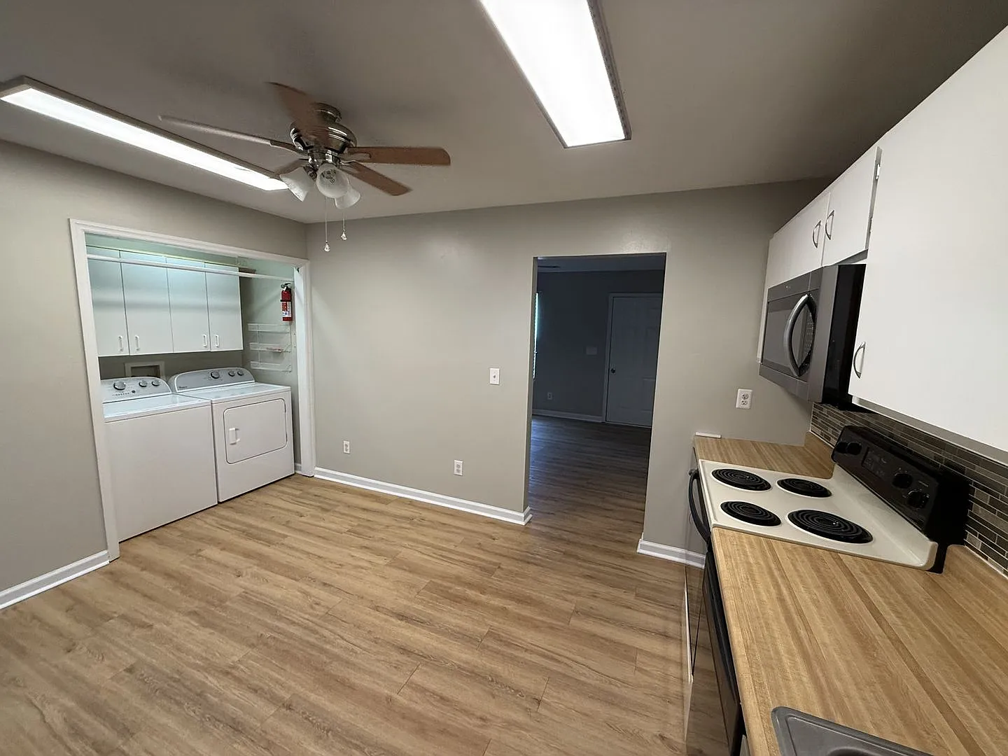 3 Bedroom, 1.5 Bath in Great Location — Photo 4