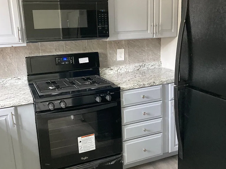 1607 Addison Rd S — Photo 8