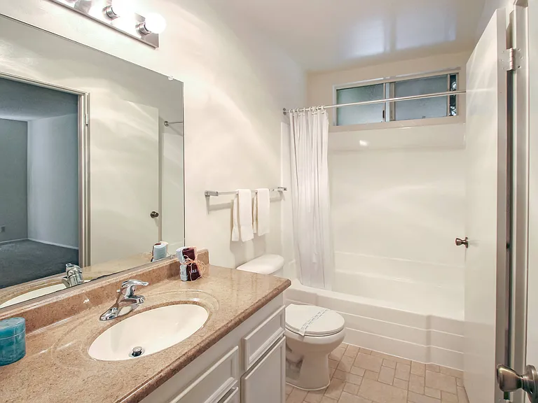 1575 Oak Apartment Homes — Photo 42