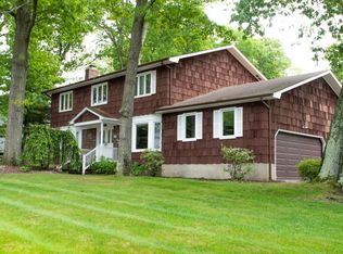 27 Monroe Dr, Marlboro, NJ 07746