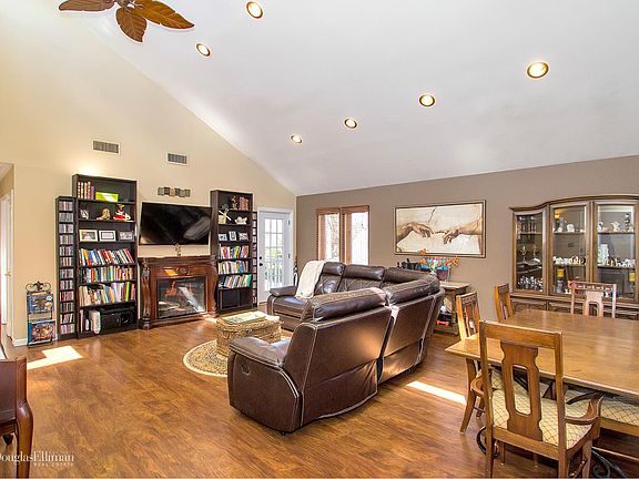 4th image of 50 Deforest Ave
