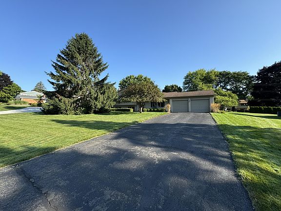 2nd image of 253 Woodedge Dr