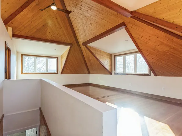 215 Traer St, Mount Auburn, IA 52313