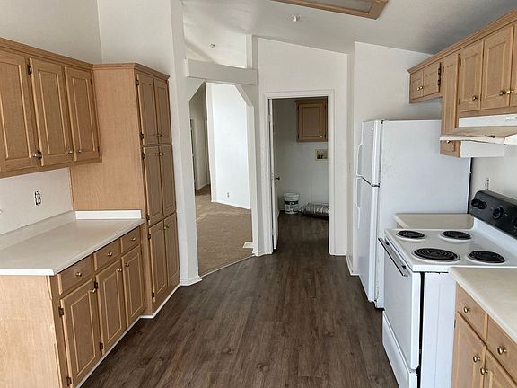 4th image of 305 W East Dr