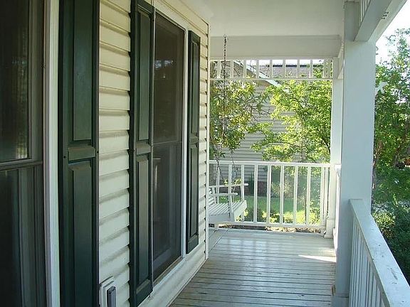 3rd image of 120 Autumn Hill Ln