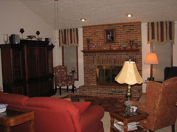 Living Room/Fireplace