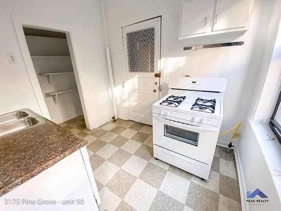 3rd image of 437 W Belmont Ave #2075423