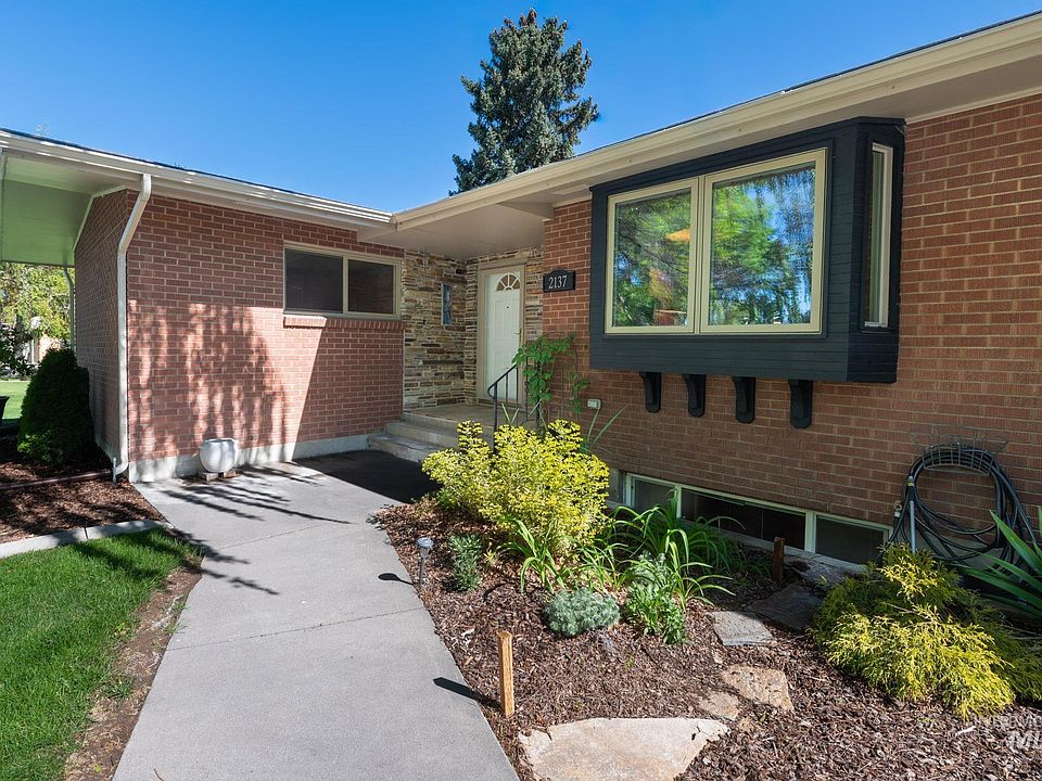 1st image of 2137 Hillcrest Dr