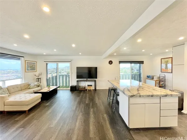 1379 13th Ave #B, Honolulu, HI 96816