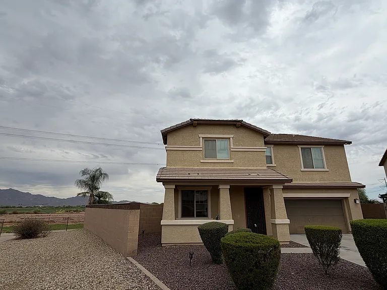 6906 S 78th Dr — Photo 3