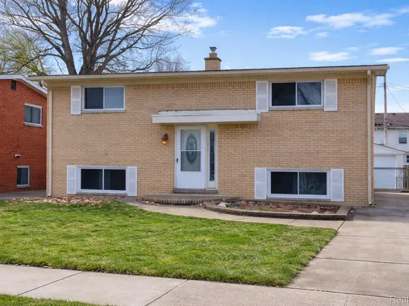 30022 White St, Gibraltar, MI 48173