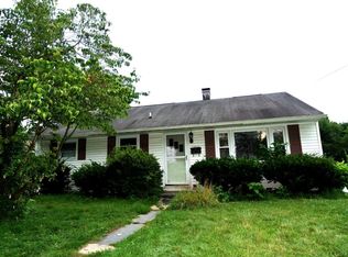 1707 Honeysuckle Ln, Stroudsburg, PA 18360