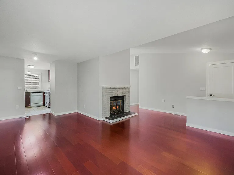 4256 Country Woods Ct — Photo 4