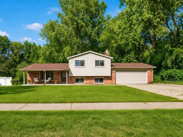 2877 Burgess Hill Dr, Waterford, MI 48329