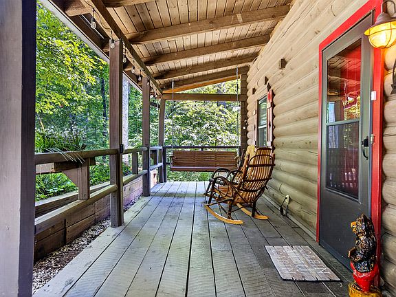 3rd image of 144 Low Brook Ct NE