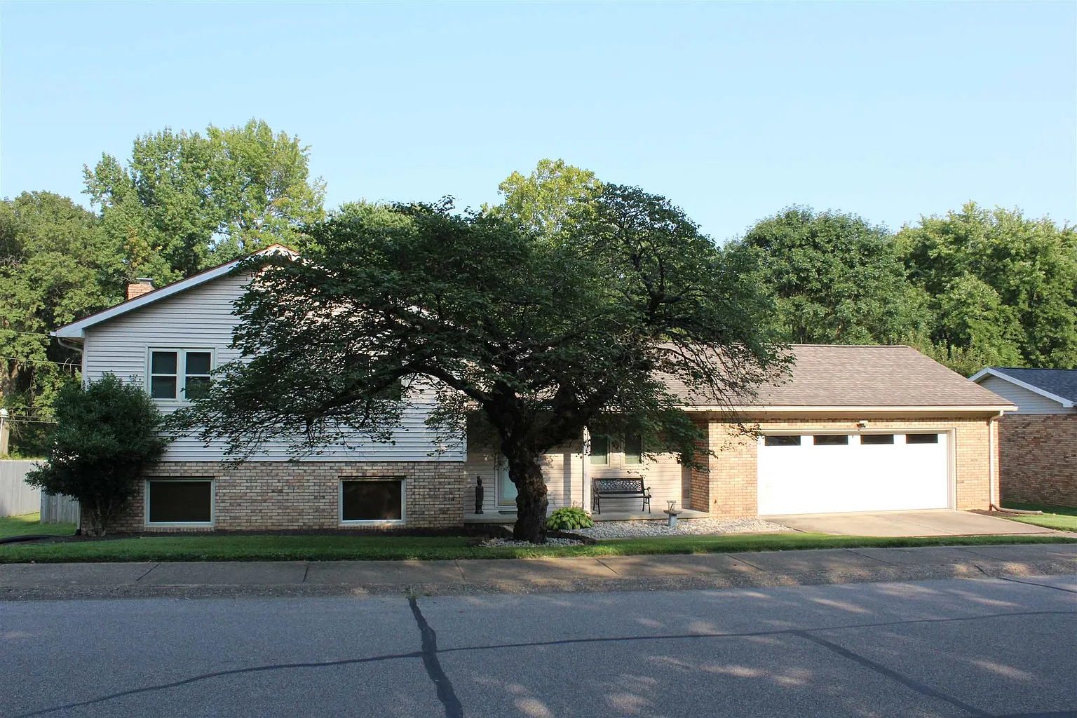5266 Jeffries Ln photo 1