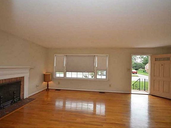 3rd image of 193 Spaulding Dr