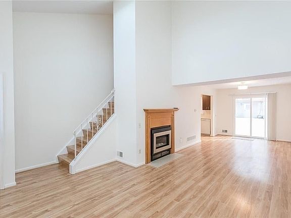 2nd image of 1195 Earls Dr