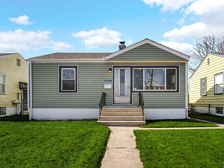 Jarnecke Ave — Photo 1