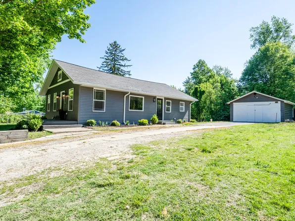 6027 Superior St, Coloma, MI 49038