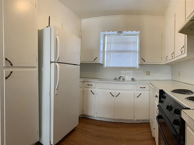 401 E 5th St #3 — Photo 5