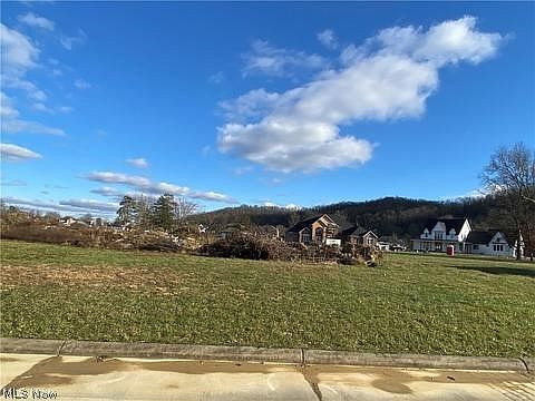2nd image of 12 Crown Manor Cir