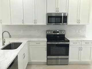 9231 SW Pepoli Way — Photo 2