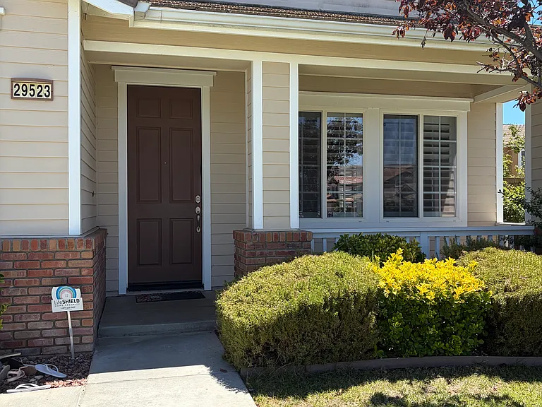 29523 Hyperion St — Photo 3