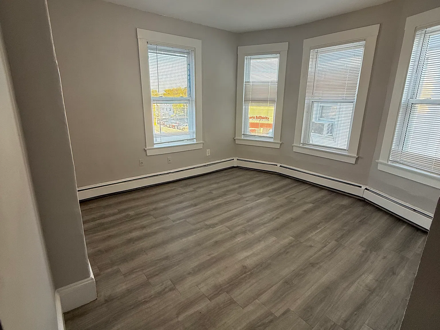 2 bed, 650 sqft, $2,300 — Photo 4