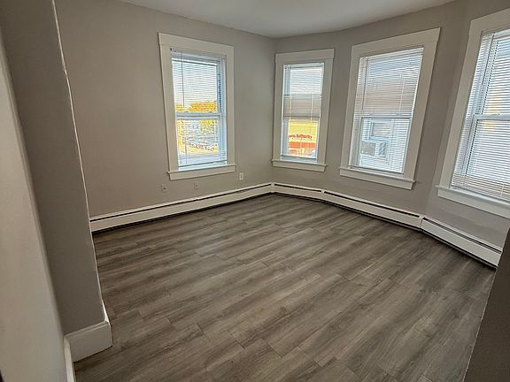 4th image of 183-185 Chestnut St #3F
