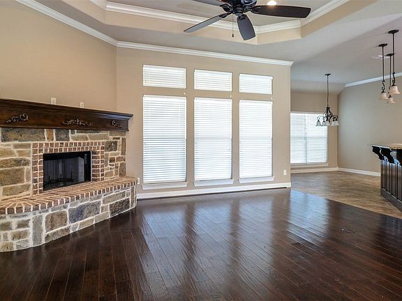 3rd image of 109 New Braunfels Ln