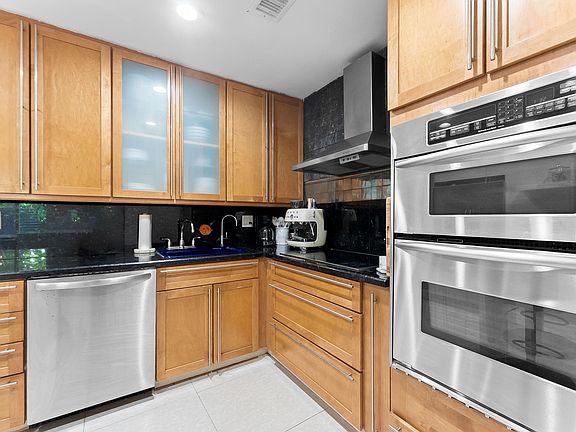 4th image of 1401 NE 5th Terrace