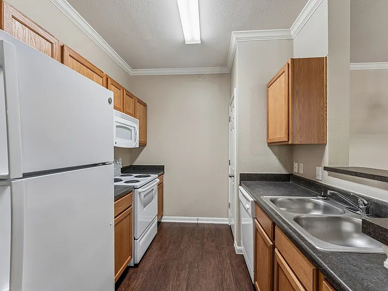 Point Royale Apartments — Photo 8