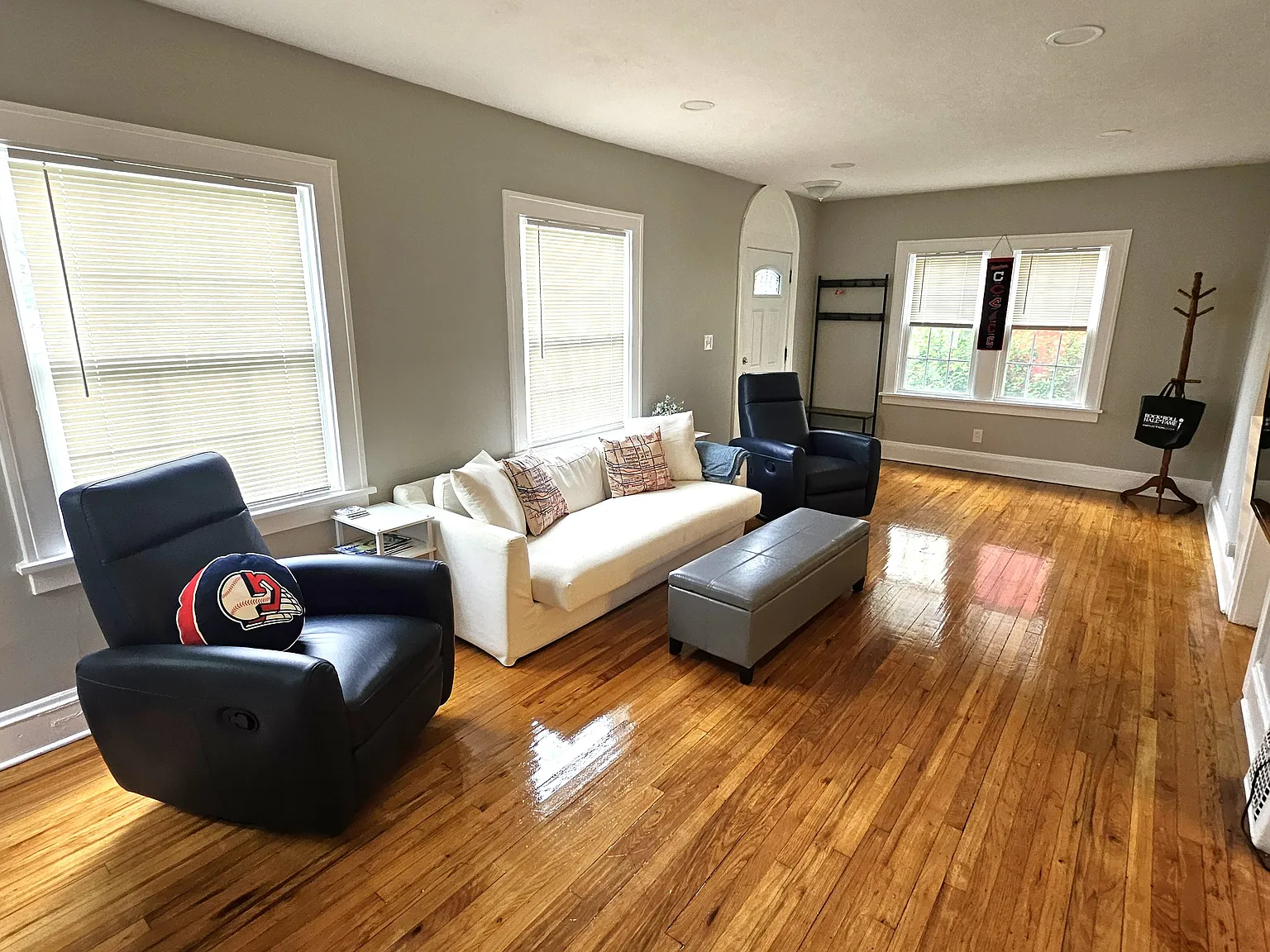 3 bed, 1.5 bath, 1367 sqft, $1,950 — Photo 3