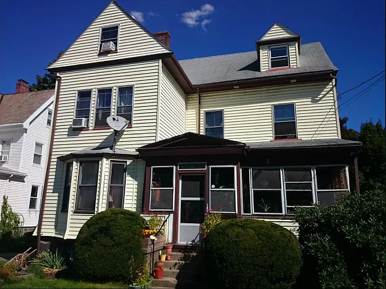 136 Brooks St — Photo 19