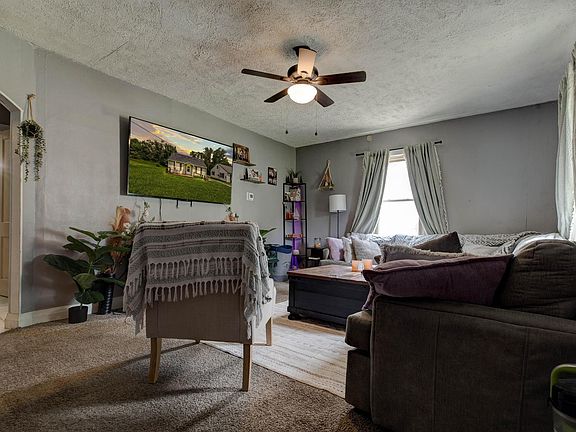 3rd image of 105 Cowden Ct