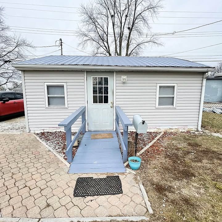 1st image of 1312 W 1st St