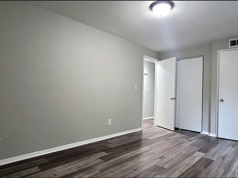 Flowerdale Apartments — Photo 15