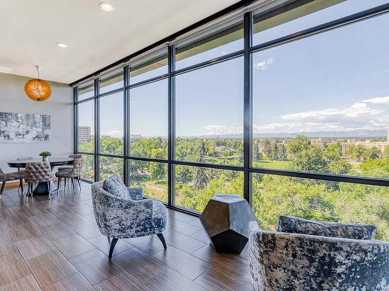 Flexible seating areas to lounge, entertain guests, or can also be used as a workspace.