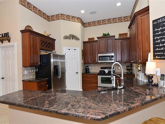 3rd image of 896 Wood Briar Loop