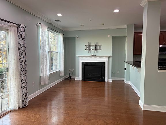 5th image of 76 Lyon Ct