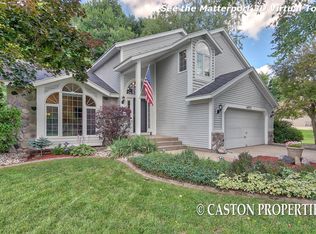 6421 Valencia Dr NE, Rockford, MI 49341