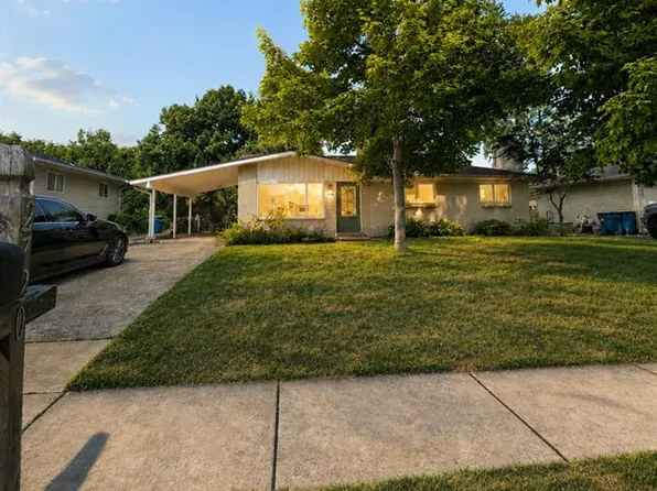 2720 Lakeport Dr, Maryland Heights, MO 63043