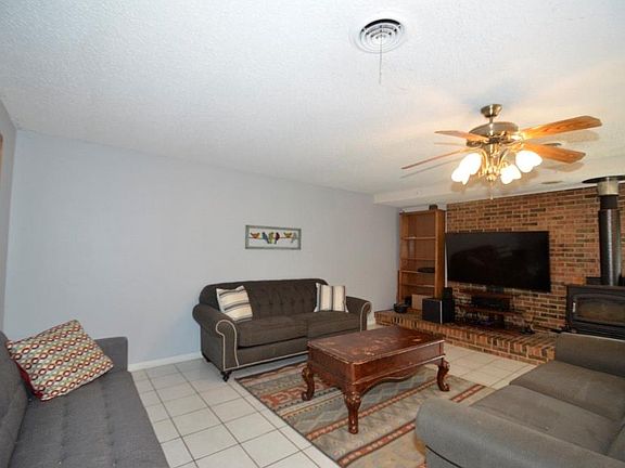 2nd image of 251 Kennon Ln