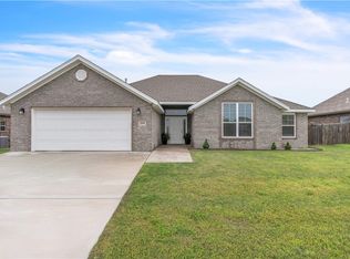 205 Pin Oak St, Gentry, AR 72734