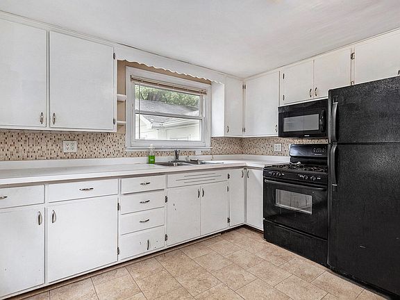 4th image of 8546 E D Ave