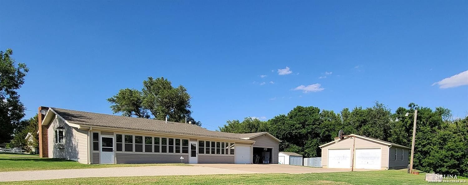 3813 S Holmes Rd, Salina, KS 67401 Zillow