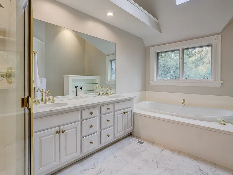 2105 S Fillmore St — Photo 14