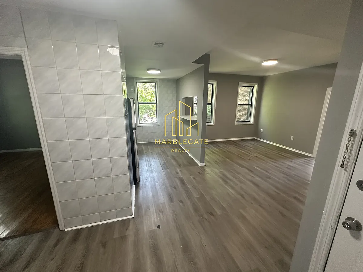 Building Photo - 47 Milford Ave #100