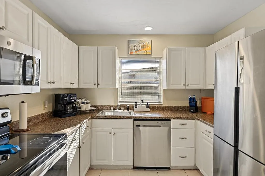4 bed, 1800 sqft, $3,450 — Photo 2